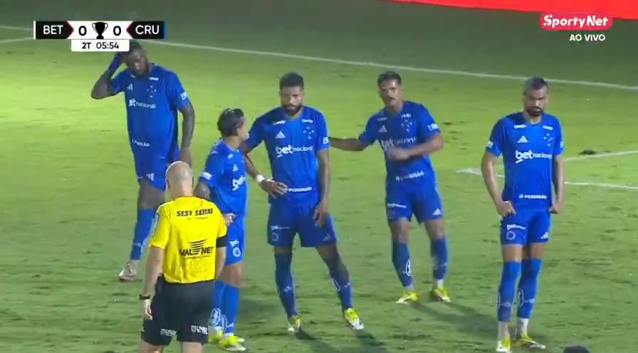 篮球数据库-人有三急!克鲁塞罗门将比赛时申请上厕所,导致比赛暂停近4分钟